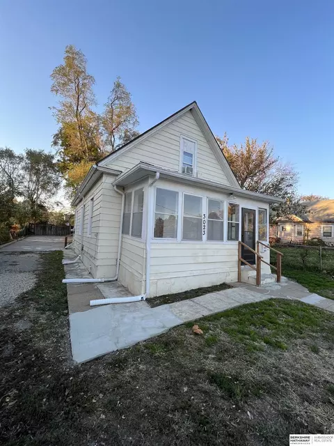 3023 Manderson St, Omaha, NE 68111