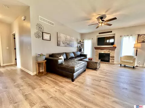 152 Maple St, Seward, NE 68434 photo 4