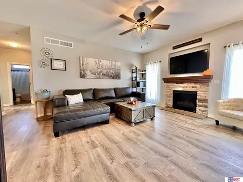 152 Maple St, Seward, NE 68434 photo 6
