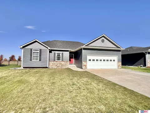 152 Maple St, Seward, NE 68434