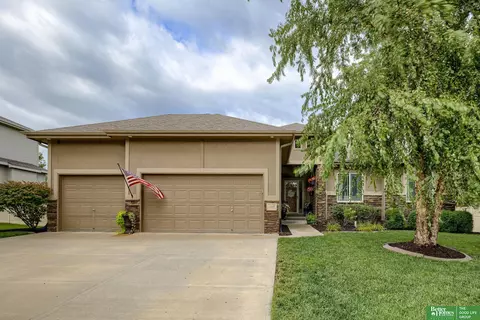 12440 S 82nd St, Papillion, NE 68046