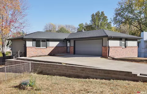 5410 Rosebriar Ct, Lincoln, NE 68516