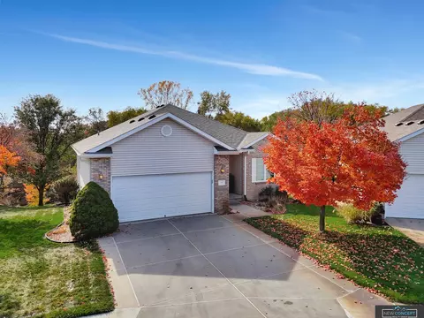 341 Pebble Beach Dr, Lincoln, NE 68520