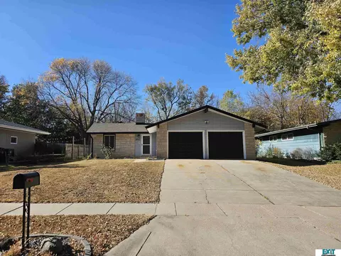 4027 Teri Ln, Lincoln, NE 68502