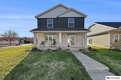 8121 S 16th St, Lincoln, NE 68512