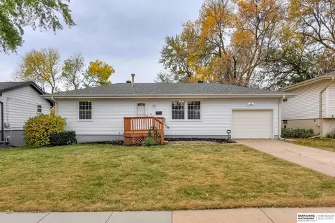 8103 Valley Rd, La Vista, NE 68128