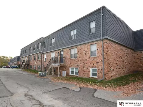 12741 Woodcrest Plz #117, Omaha, NE 68137