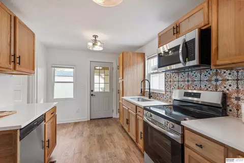 8015 Maywood St, Ralston, NE 68127