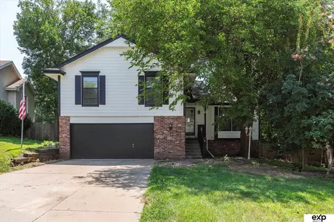 2813 Nottingham Dr, Bellevue, NE 68123