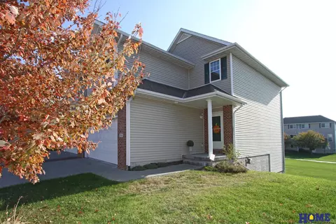 7551 Crystal Ct, Lincoln, NE 68506