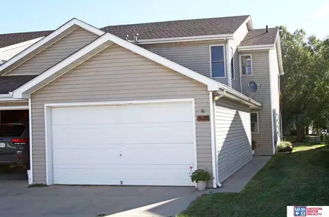 520 Lakeside Dr #29, Lincoln, NE 68528