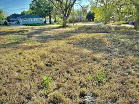 8 Th Hubble St, Fairbury, NE 68352