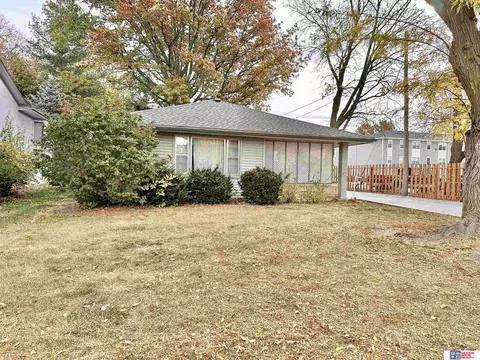 706 N 1st St, Seward, NE 68434