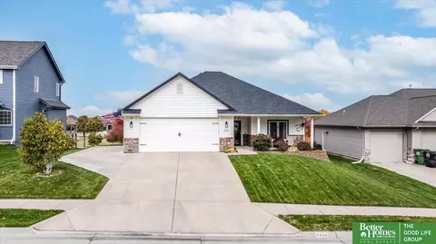 4304 Edgerton Dr, Bellevue, NE 68123