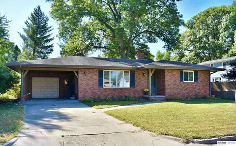 335 W 21st Ave, Fremont, NE 68025