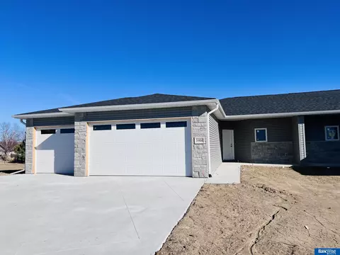 5900 Loxton St, Lincoln, NE 68526