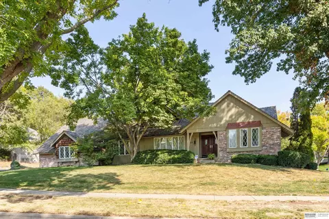 9823 Harney Pkwy S, Omaha, NE 68114