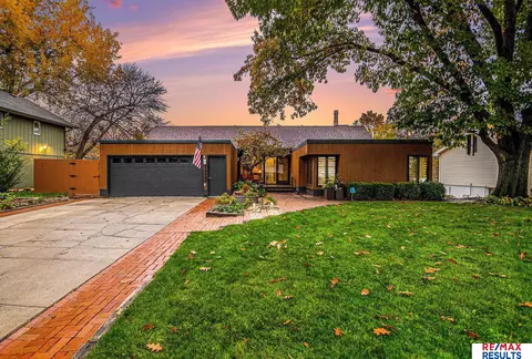 12324 Deer Hollow Dr, Omaha, NE 68154