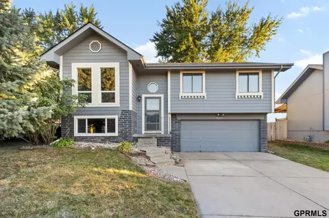 8209 Vernon Ave, Omaha, NE 68134