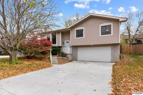 8815 N 82 St, Omaha, NE 68122