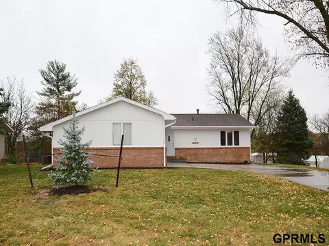 484 Locust St, Milford, NE 68405