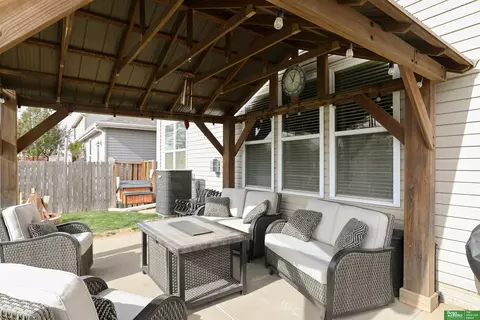 Exterior - 14883 Eagle St, Bennington, NE 68007 photo 4 of 7
