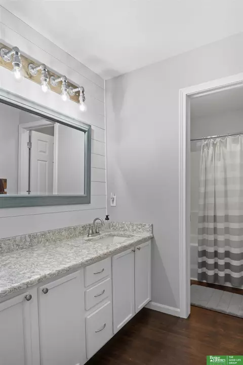 Bath - 14883 Eagle St, Bennington, NE 68007 photo 5 of 5