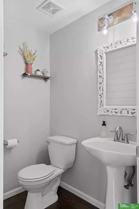 Bath - 14883 Eagle St, Bennington, NE 68007 photo 1 of 5