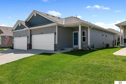 2867 Wagon Dr, Lincoln, NE 68507