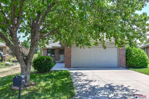 5066 Old Creek Rd, Lincoln, NE 68516