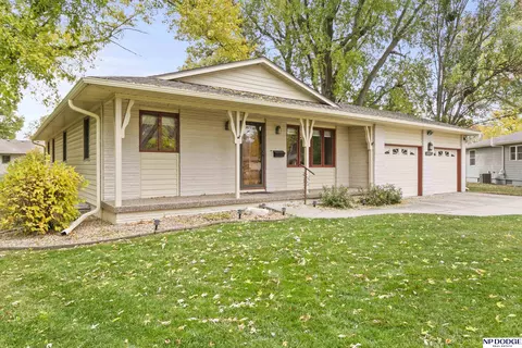 1817 Sandalwood Ct, Fremont, NE 68025