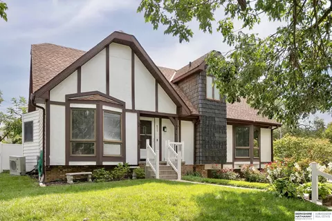 821 S 154th St, Omaha, NE 68154