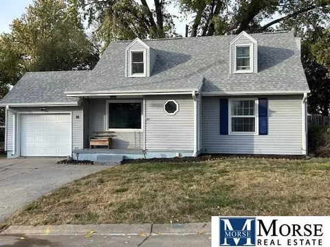 16 Hillside Dr, Treynor, IA 51575