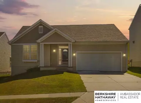 8917 Wyoming St, Omaha, NE 68122