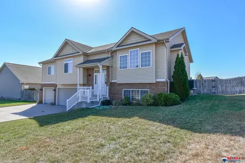 7647 Jacobs Creek Dr, Lincoln, NE 68512