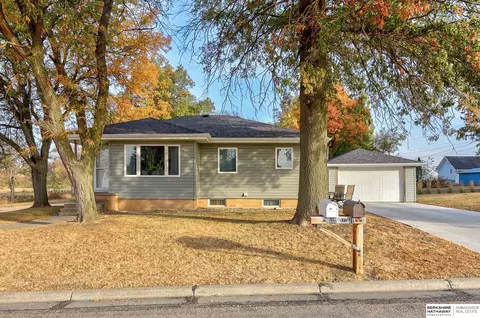 411 5th St, Dodge, NE 68633