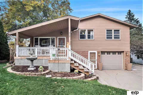 212 Lois Ln, Bellevue, NE 68005