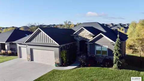 9441 Wishing Well Dr, Lincoln, NE 68516