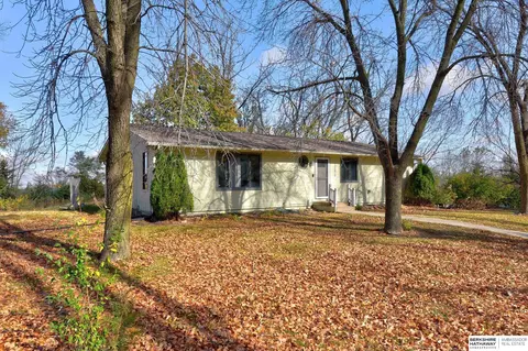 10076 Queens Ter, Omaha, NE 68142