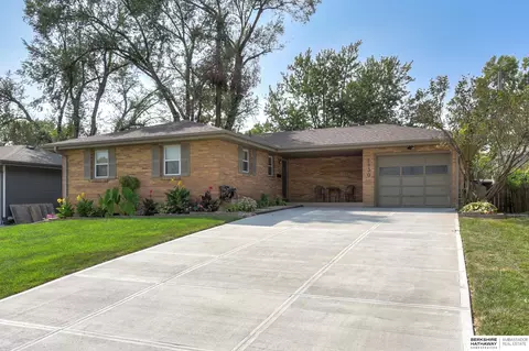 2930 S 135th St, Omaha, NE 68144