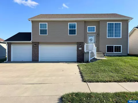 4511 W Hub Hall Dr, Lincoln, NE 68528