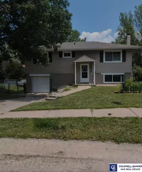 8613 Citta Cir, Bellevue, NE 68147