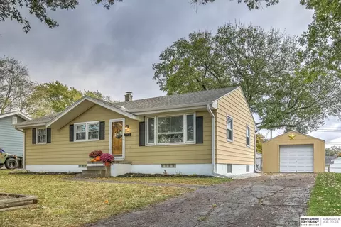 3727 S 49 Ave, Omaha, NE 68106