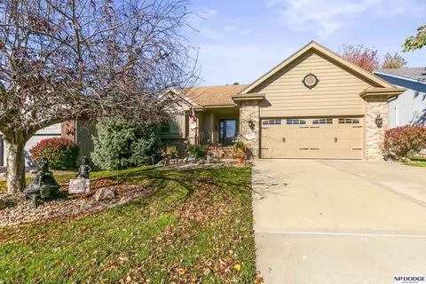 10604 Brentwood Dr, La Vista, NE 68128