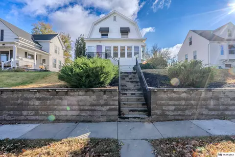 2613 S 33rd St, Omaha, NE 68105