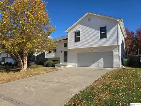 5459 S 194th Ave, Gretna, NE 68028