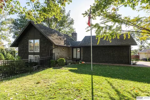 12455 Woodcrest Dr, Omaha, NE 68137