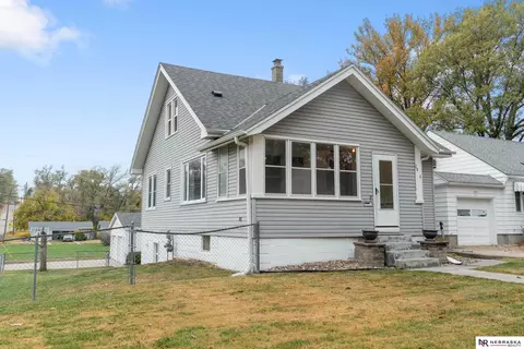 2624 S 35th St, Omaha, NE 68105