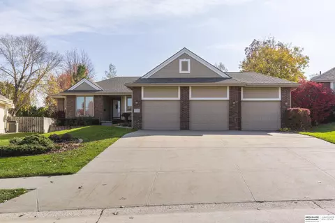 17113 J St, Omaha, NE 68135