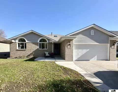 4920 NW 2nd St, Lincoln, NE 68521